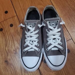 Converse low top 6.5 womens gray/beige sneakers